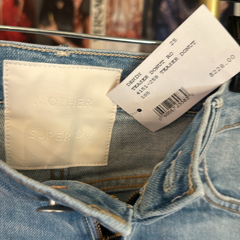 MOTHER The Teaser Donut Roll Denim Short - Picture 12 of 16